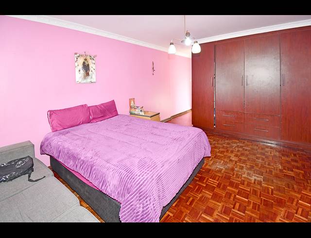 2.5 BEDROOM APARTMENT FOR SALE IN BEDFORD GARDENS